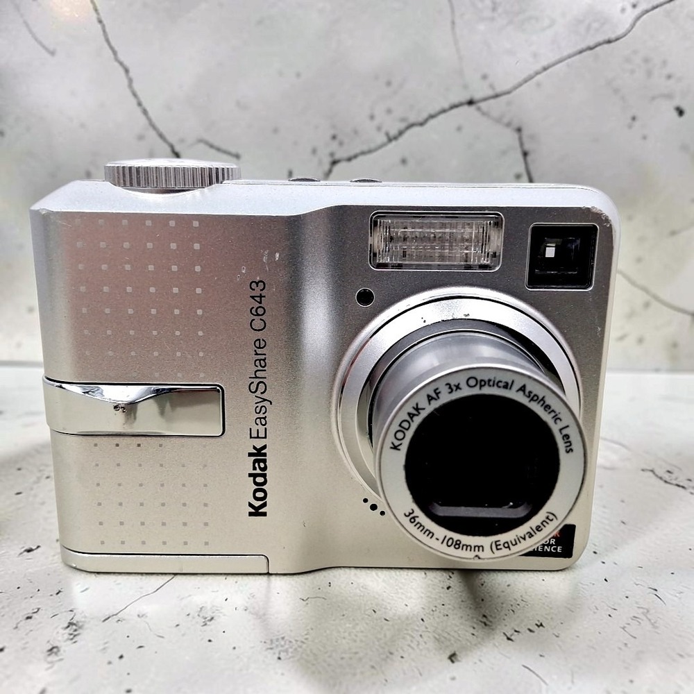 Kodak EasyShare C643 Silver 6.1MP 3x Optical Zoom Digital Point and Shoot Camera